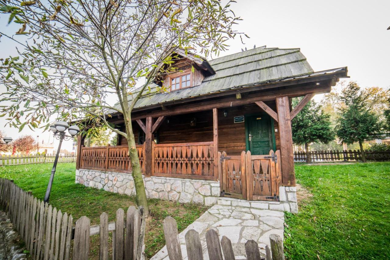Ethno Village Stanisici Bijeljina Phòng bức ảnh