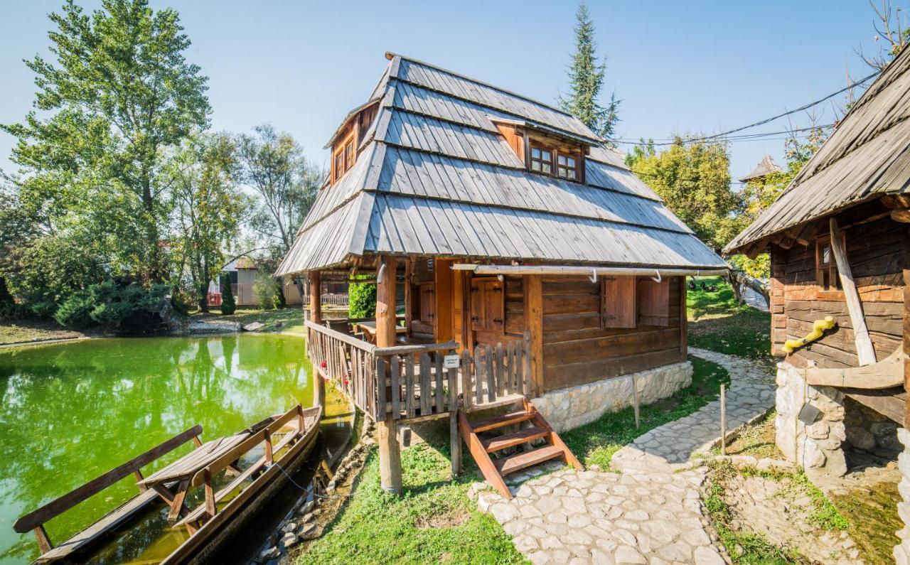 Ethno Village Stanisici Bijeljina Phòng bức ảnh
