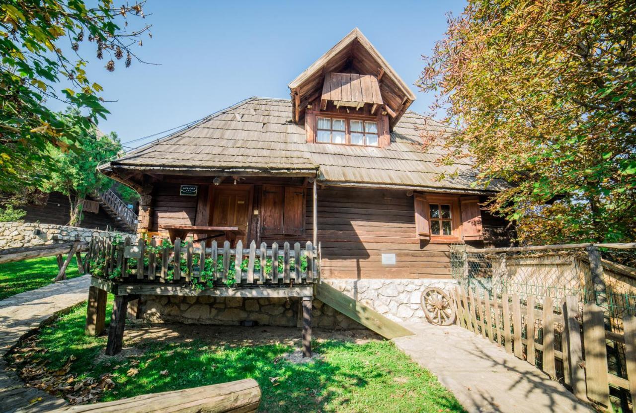 Ethno Village Stanisici Bijeljina Phòng bức ảnh